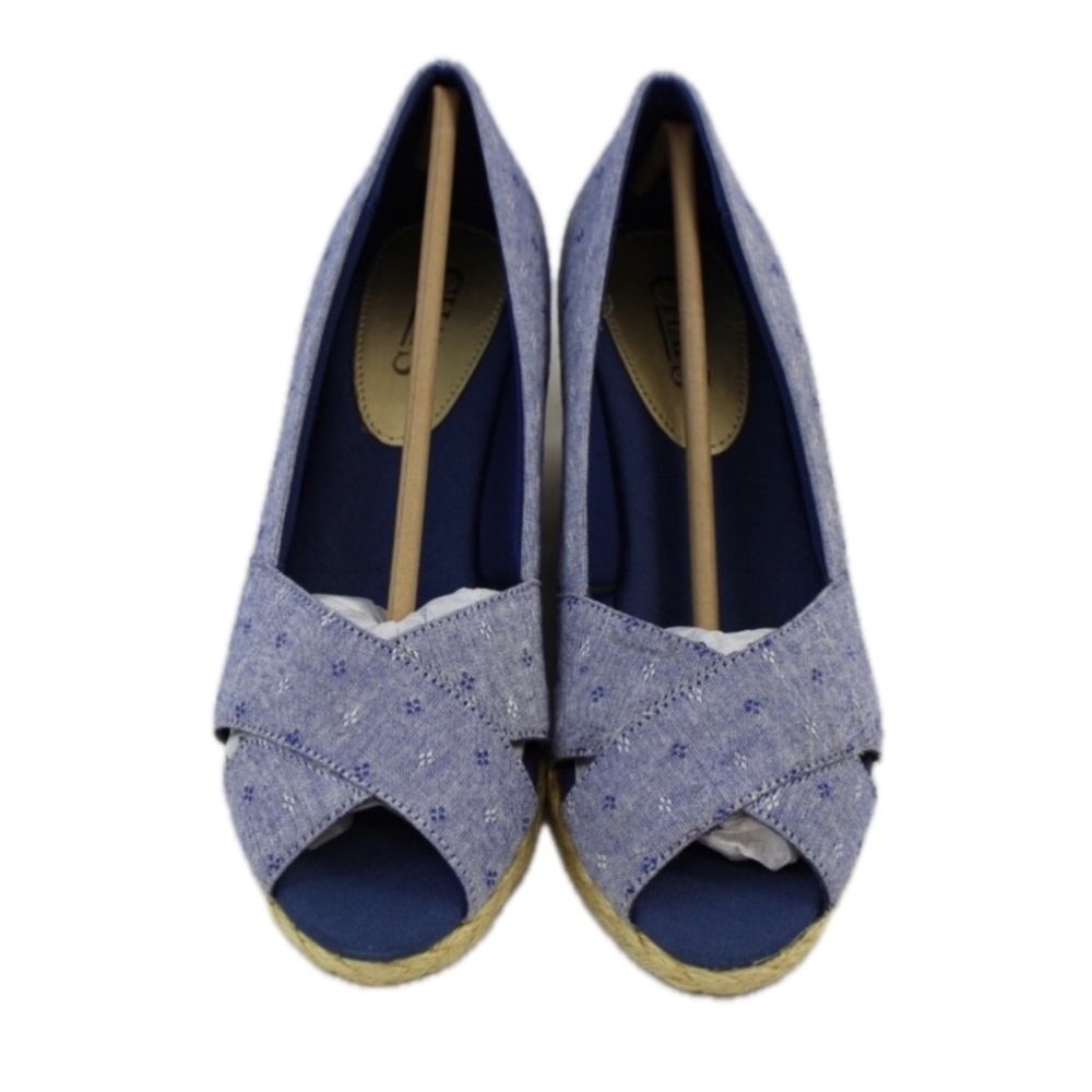 Chaps Dakoda chambray upper/espadrille wedges.NIB